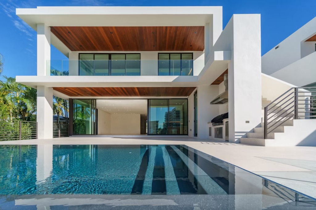Casa moderna de lujo con piscina